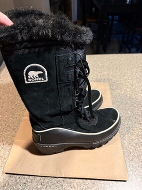 Sorel Women's Black Lace-Up Fur-Trim Winter Boots